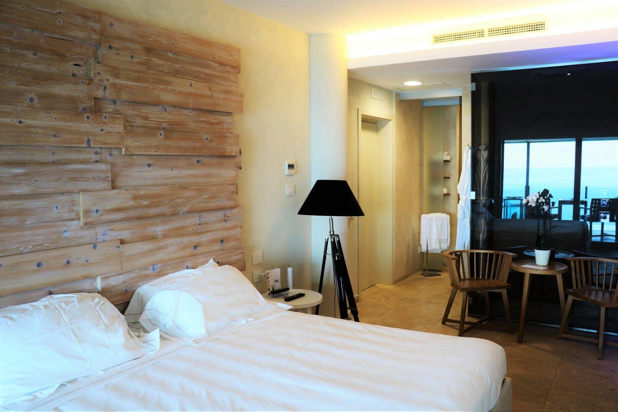 Laqua By The Sea Hotel Meta Exterior photo