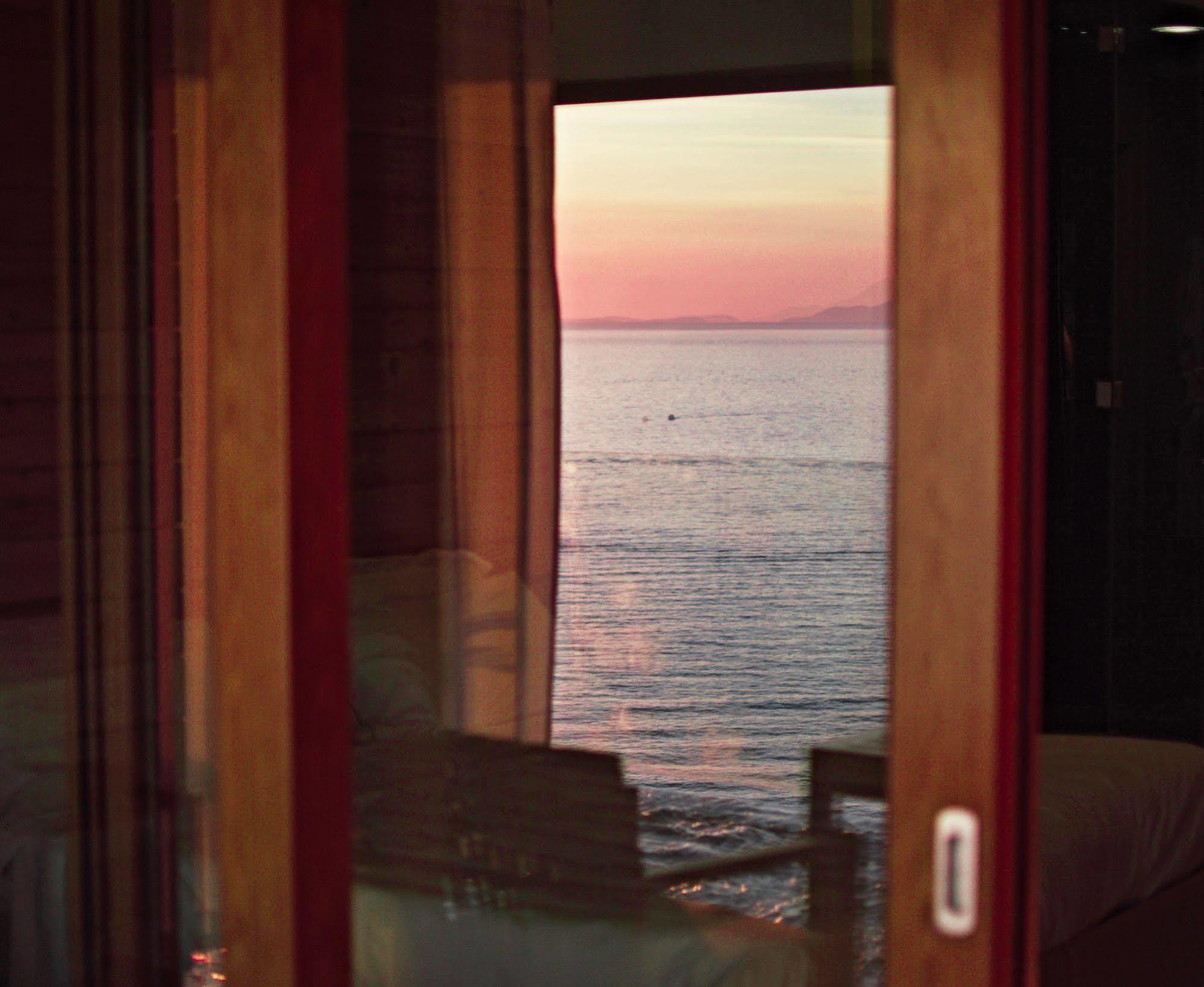 Laqua By The Sea Hotel Meta Exterior photo